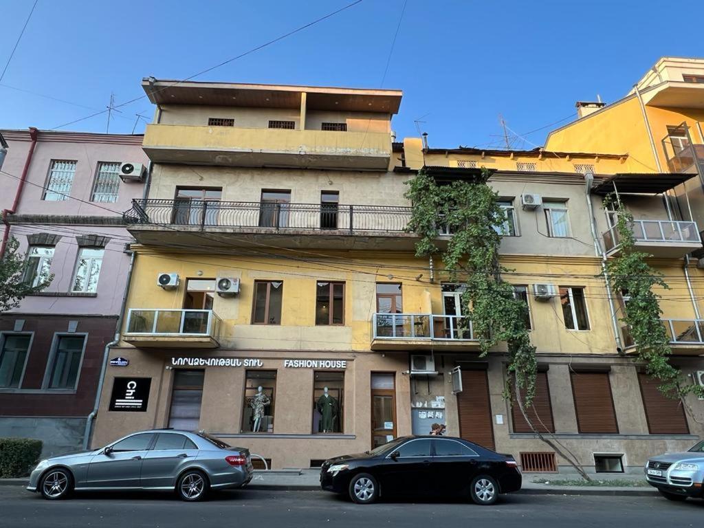 Tumanyan street 3 bedroom Deluxe apartment with Large Balcony TM662 Yerevan Bagian luar foto