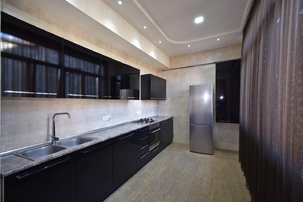 Tumanyan street 3 bedroom Deluxe apartment with Large Balcony TM662 Yerevan Bagian luar foto