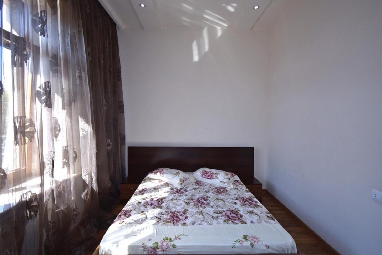 Tumanyan street 3 bedroom Deluxe apartment with Large Balcony TM662 Yerevan Bagian luar foto