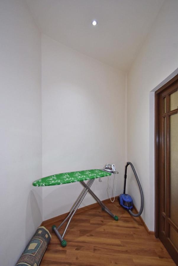 Tumanyan street 3 bedroom Deluxe apartment with Large Balcony TM662 Yerevan Bagian luar foto